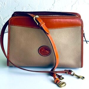 ♦️HOST PICK♦️VINTAGE DOONEY AND BOURKE SHOULDER BAG CRÈME WITH TAN TRIM